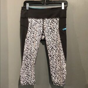 Lululemon black white crops leggings‎ sz 6